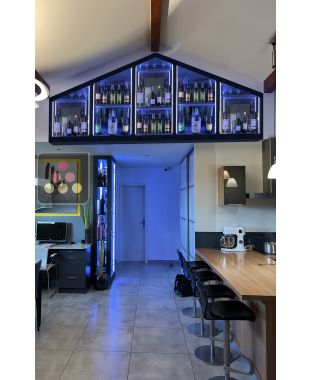 Meuble sec mural sur-mesure 3 faces vitrées 5 portes de présentation de bouteilles debouts Ma Cave à Vin