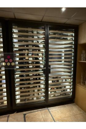 Cave à vin N°3 sur-mesure mono-température de service - structure acier - 518 Bouteilles - Clayettes coulissantes