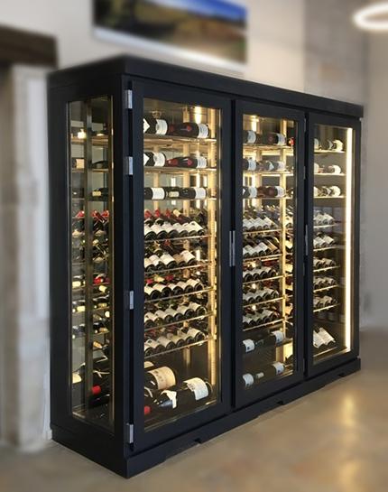 cave à vin avec lumières