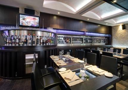 bar avec caves à vin intégrées