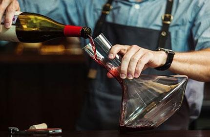 Décanter un vin